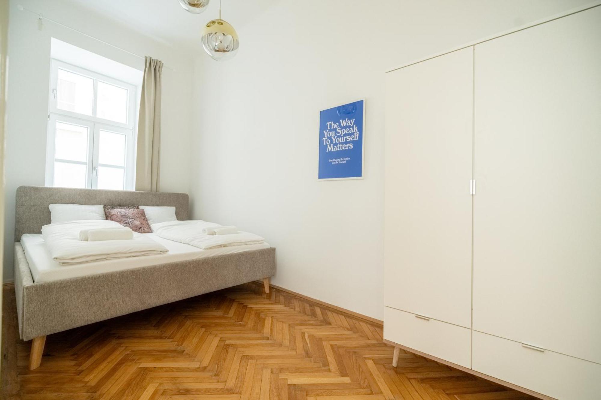 4ty3 - Franz Josef Is Calling * Vienna