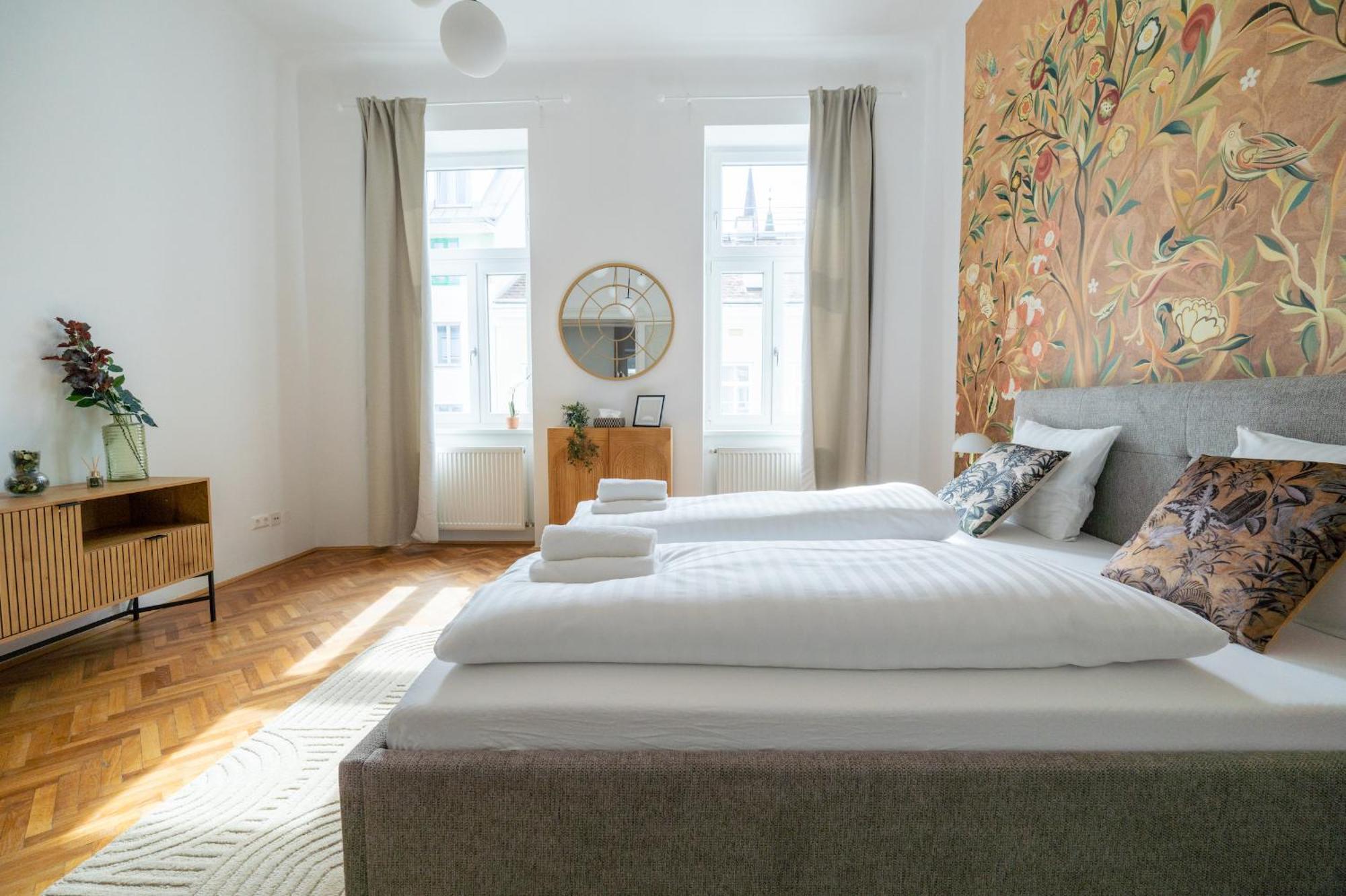 4ty3 - Franz Josef Is Calling Apartment *