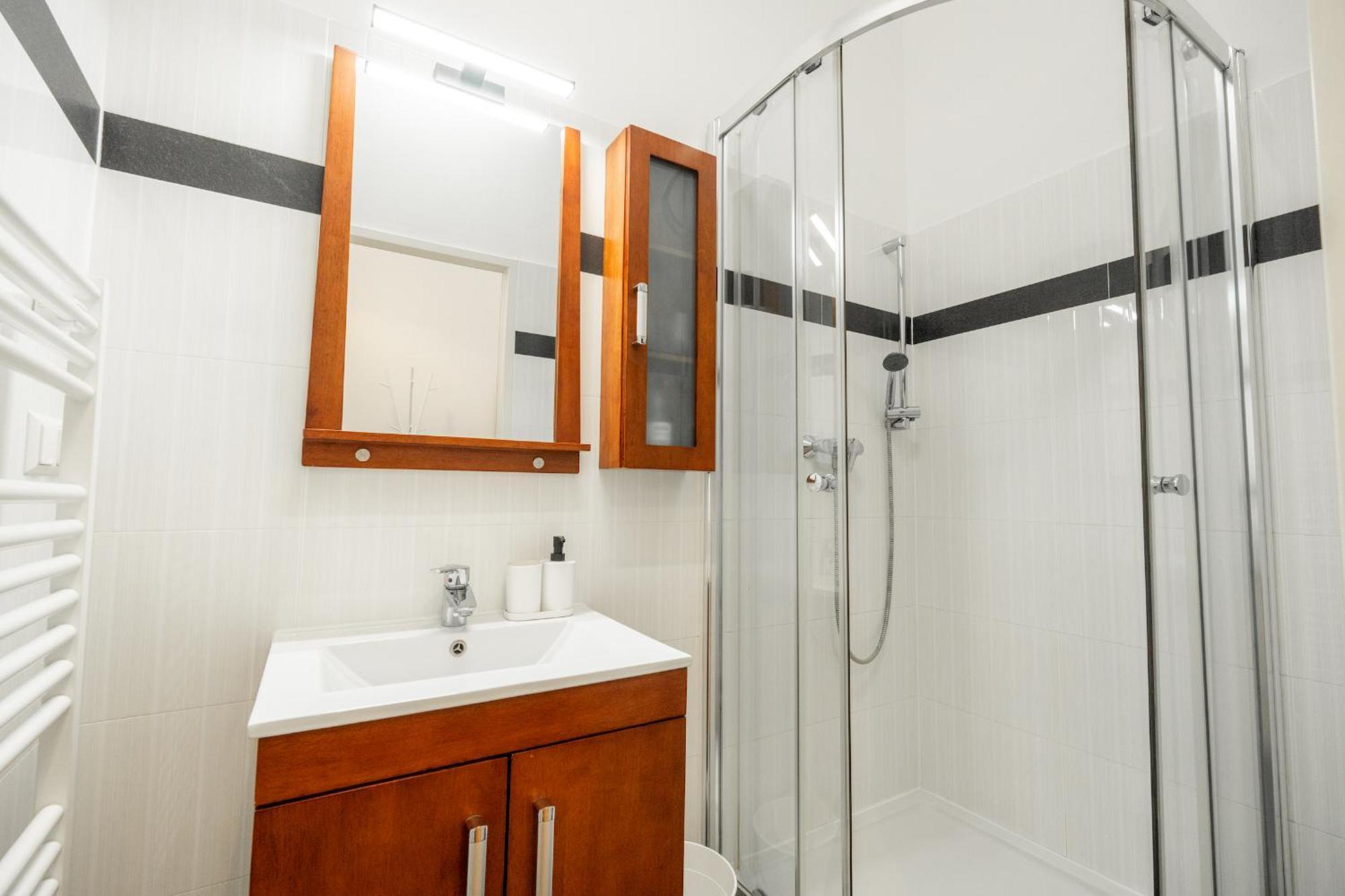 4ty3 - Franz Josef Is Calling Apartment *
