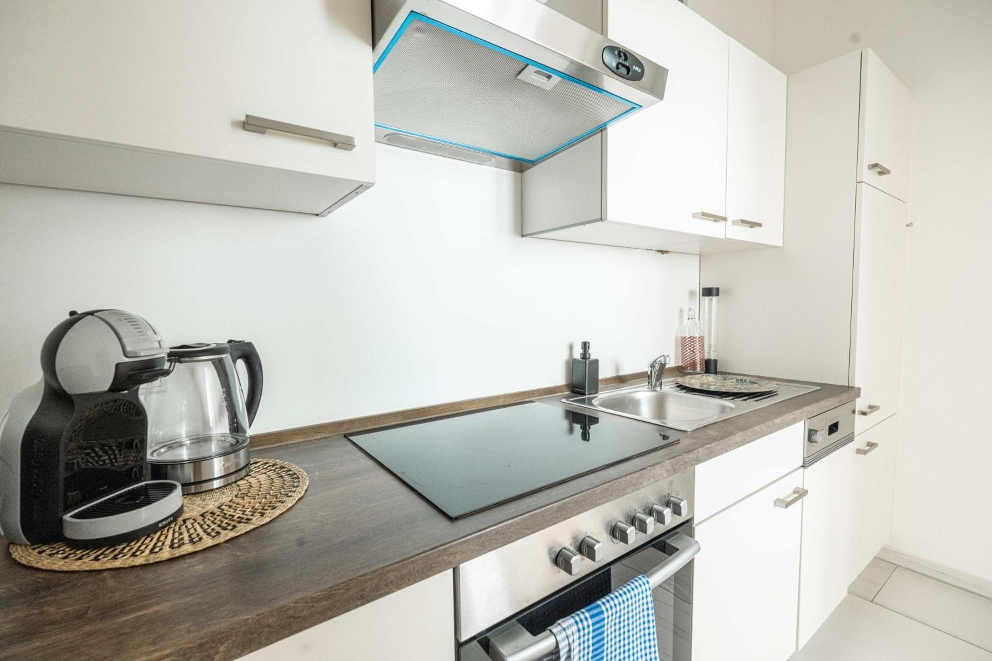 4ty3 - Franz Josef Is Calling Apartment *