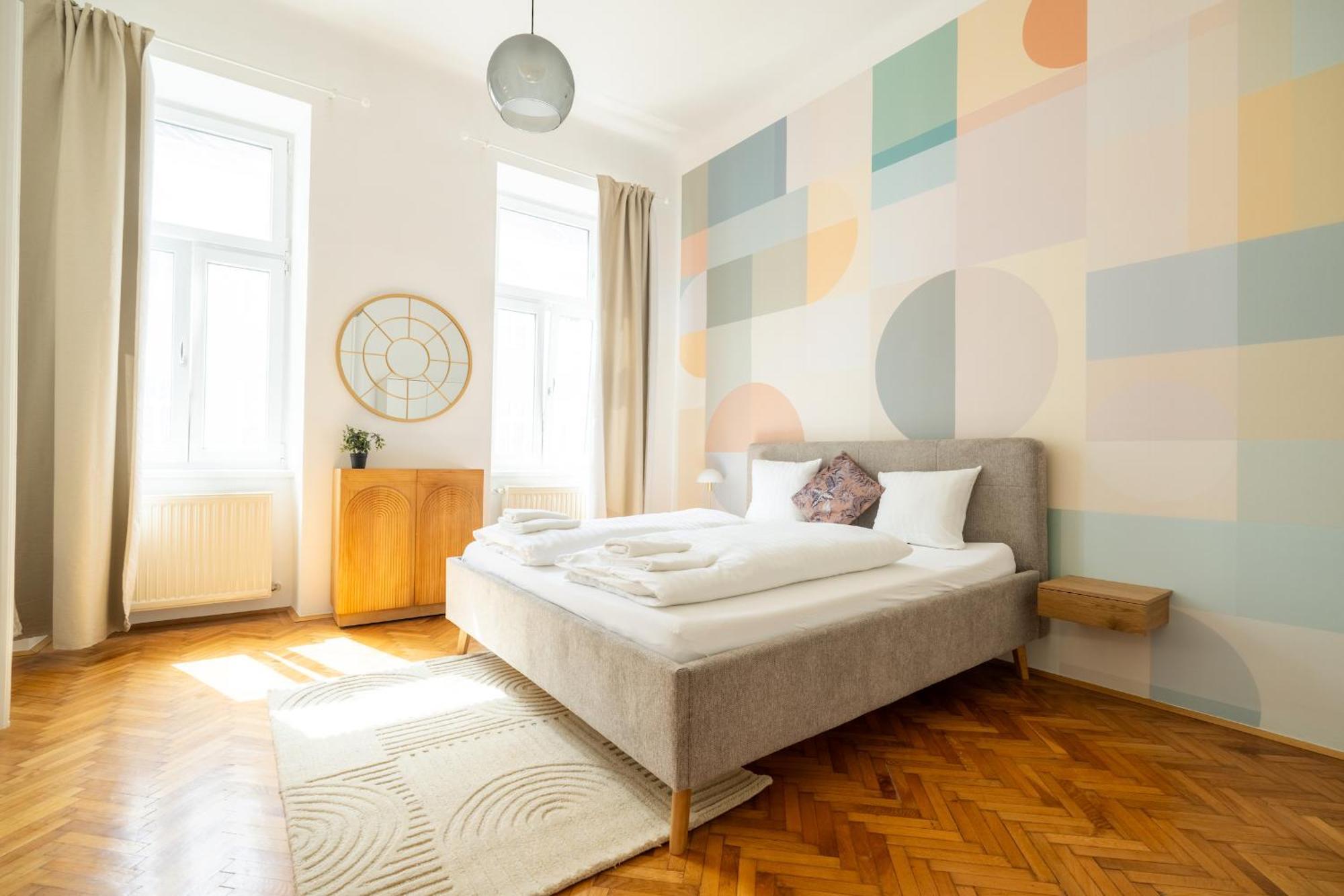 Apartment 4ty3 - Franz Josef Is Calling *