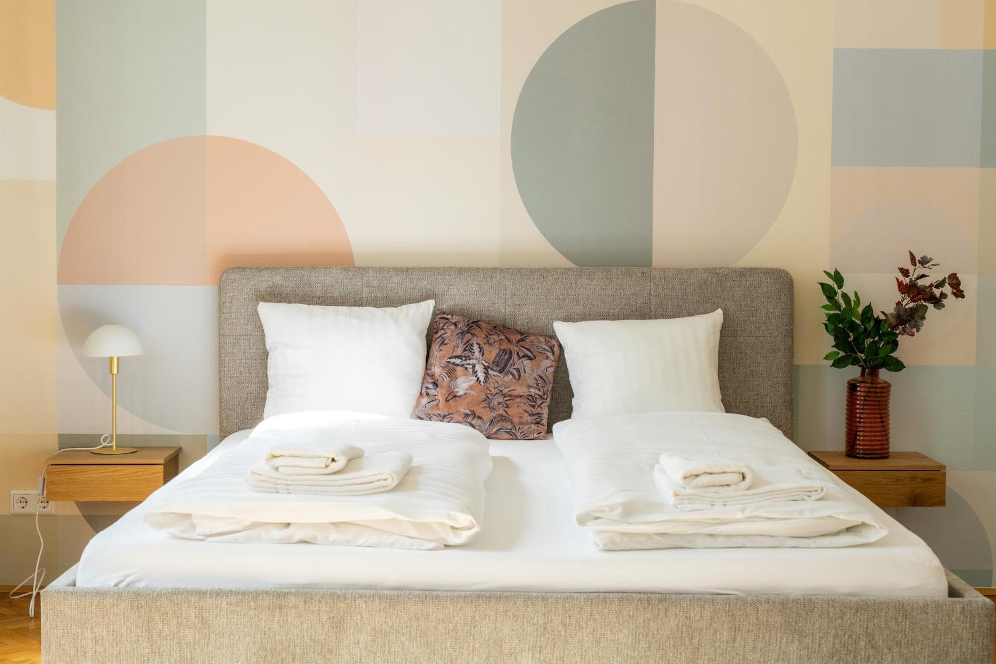 4ty3 - Franz Josef Is Calling Apartment Vienna