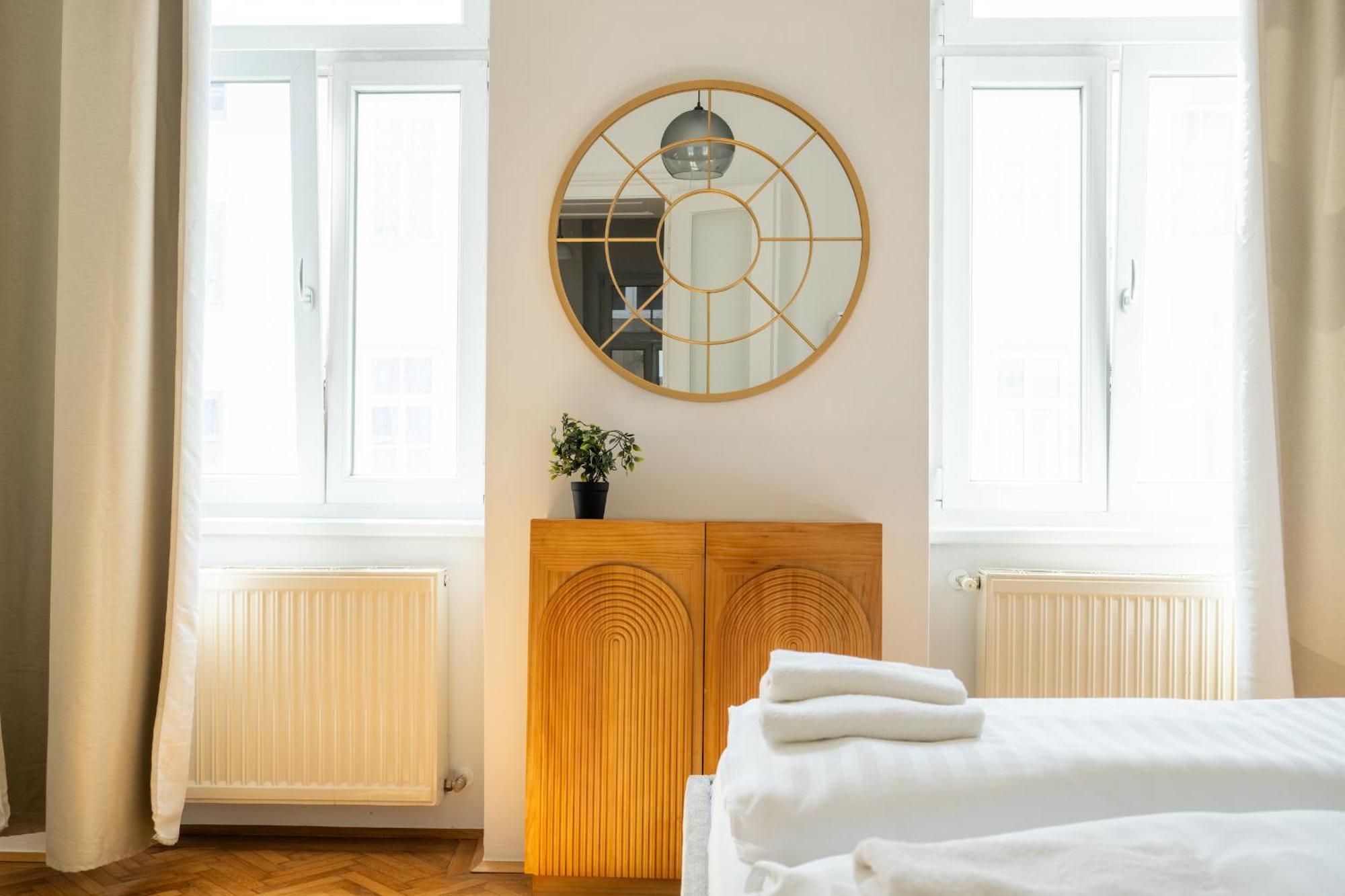 4ty3 - Franz Josef Is Calling * Vienna