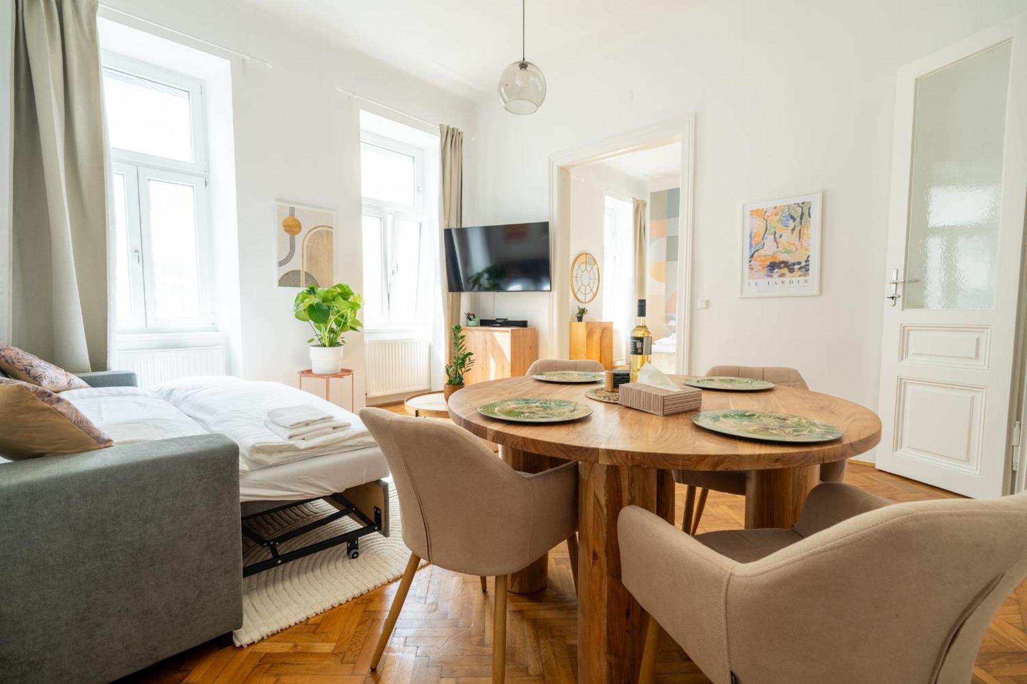 4ty3 - Franz Josef Is Calling Apartment