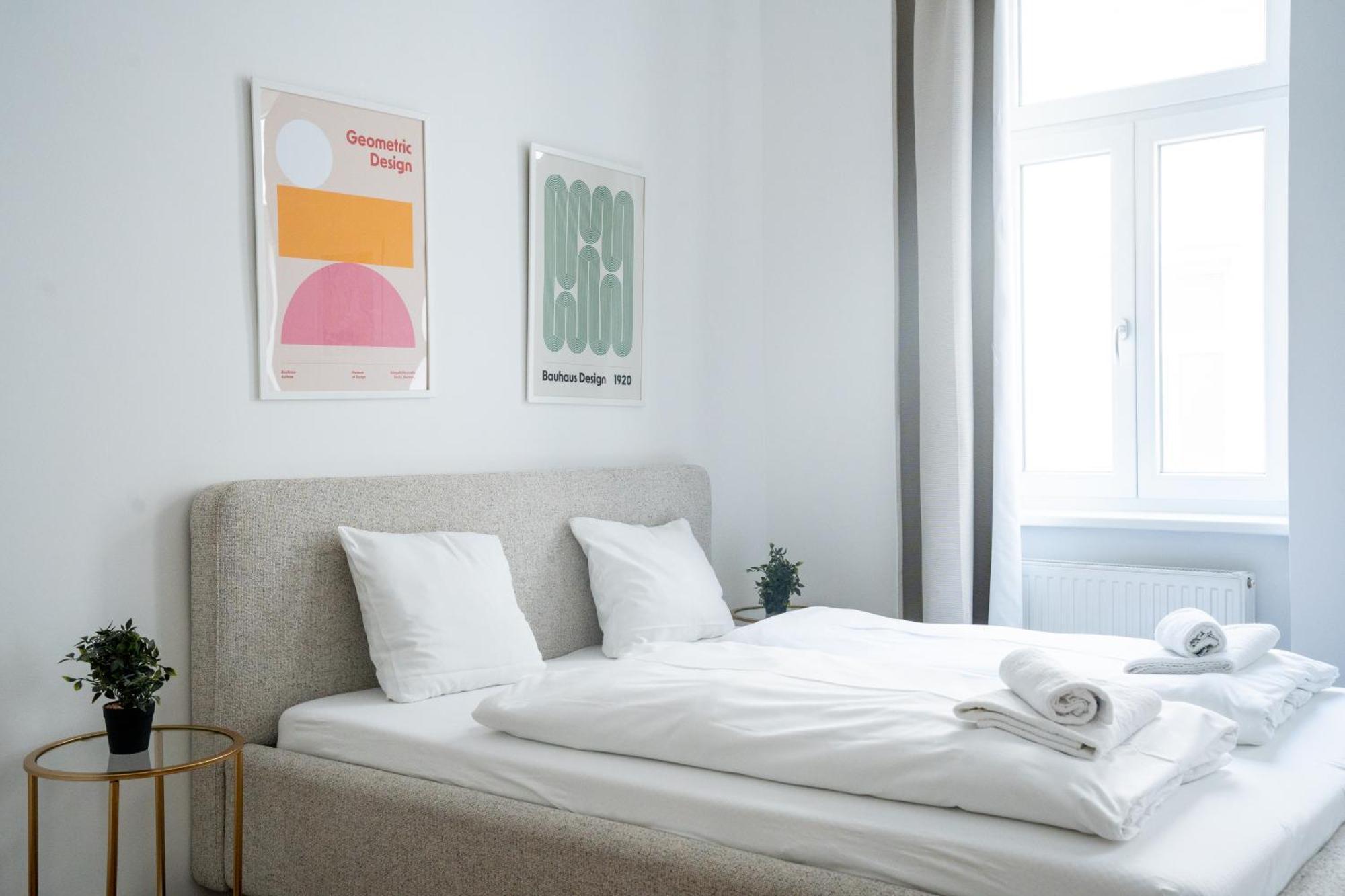 4ty3 - Franz Josef Is Calling Apartment Vienna