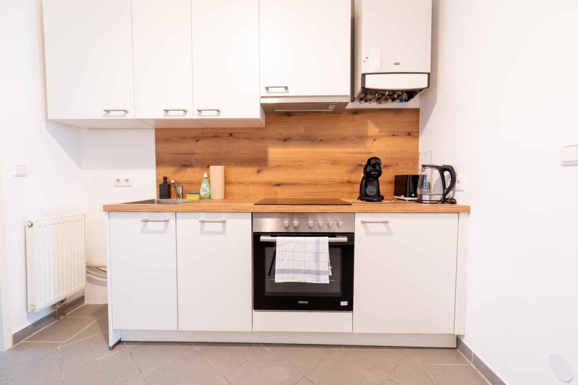 Apartment 4ty3 - Franz Josef Is Calling *